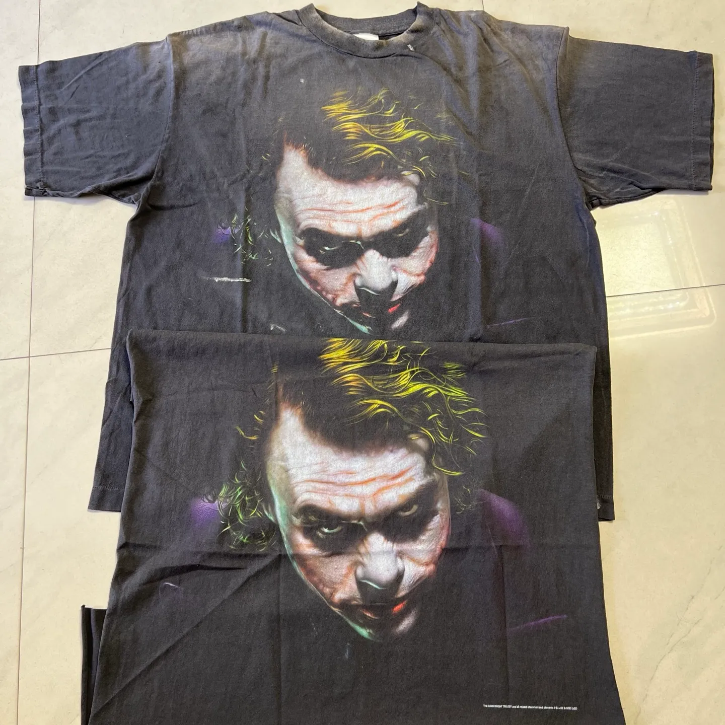 ⚠️This season's most important Batman and Joker IP collaboration SAINT Mxxxxxx x The Dark Knight BTM SS TEE /JOKER/BLACK Dark Knight Batman co-branded Joker character TEE Washed black S-XL Assute ready-to-wear dyeing, faded, re-washed and distressed, authentic proofing, custom-woven correct main mark, washed mark, difference between pictures and production, top-notch printing technology, God restores every pore of the Joker's headshot